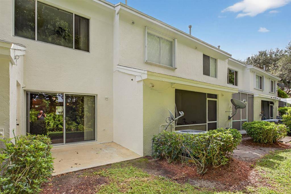 Tamarac, FL 33321,7711 Sanibel Dr