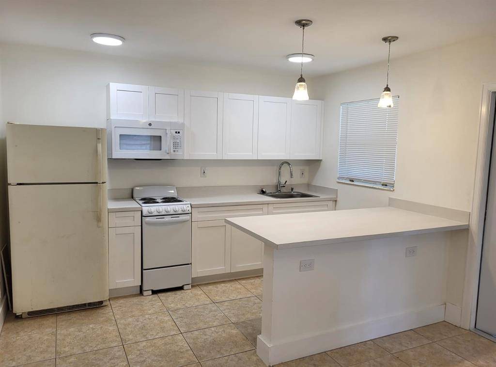 Hollywood, FL 33024,317 N 61st Ter #1