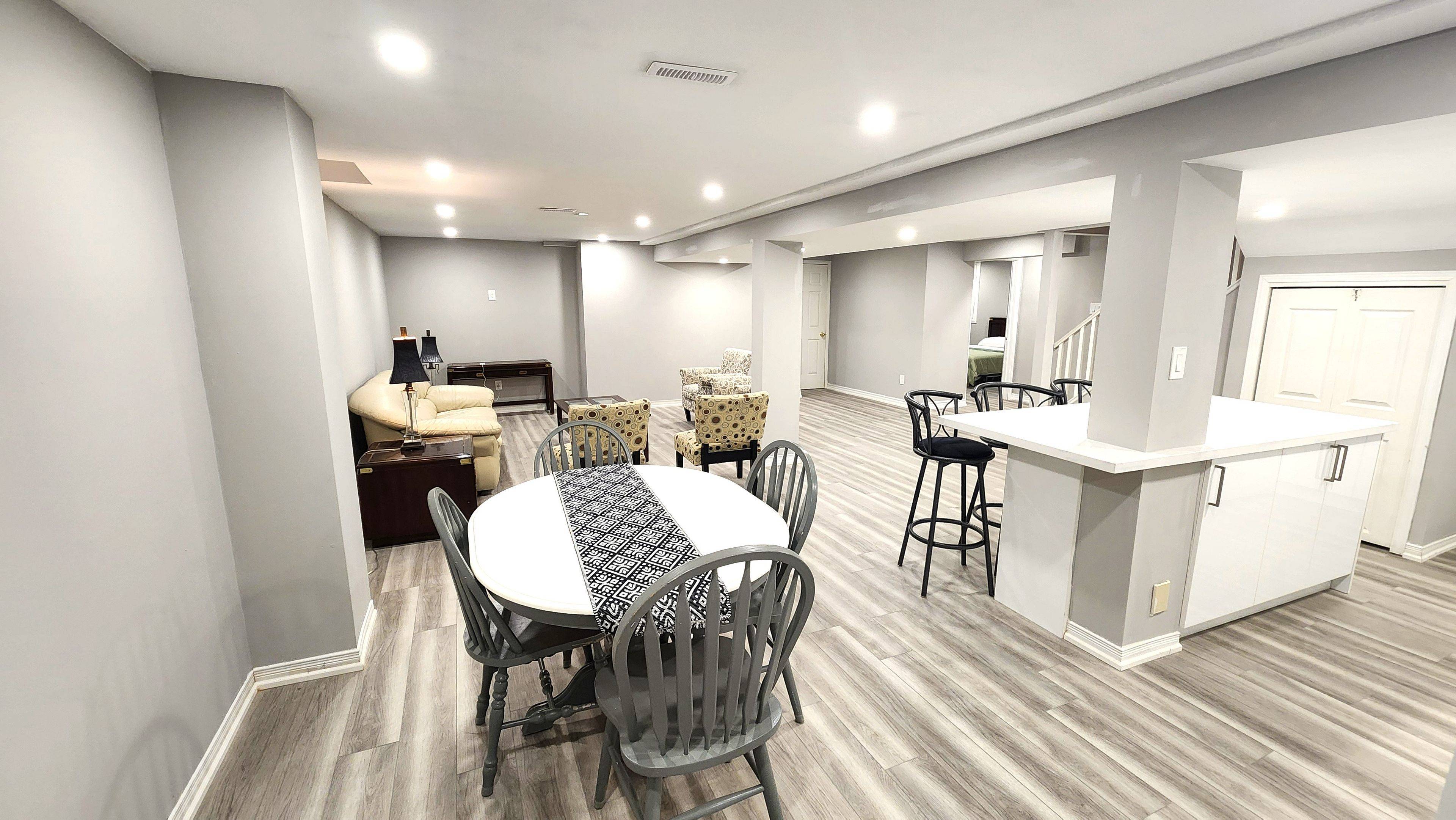 Newmarket, ON L3Y 7J6,689 Leslie Valley DR #BSMT