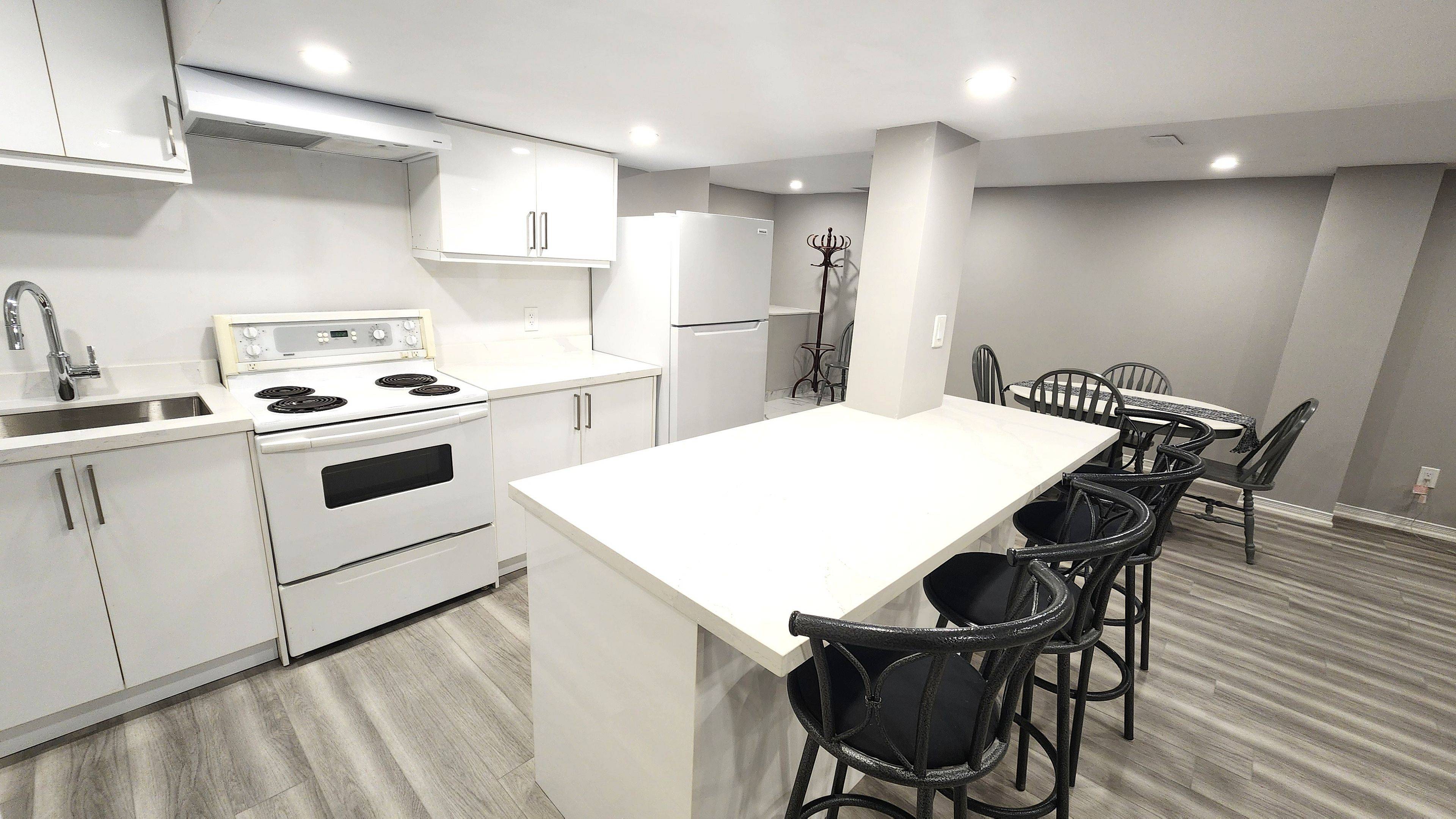 Newmarket, ON L3Y 7J6,689 Leslie Valley DR #BSMT