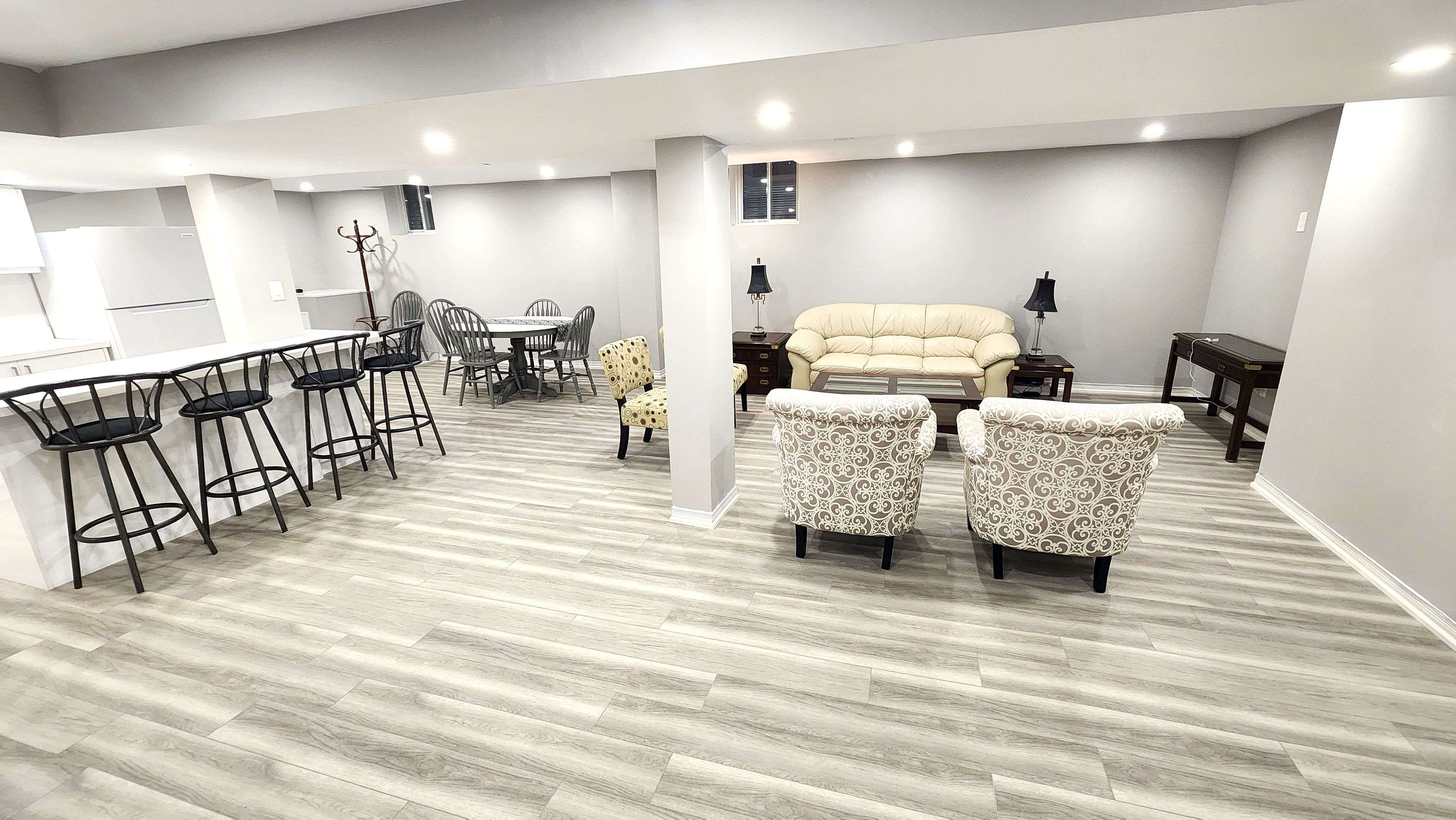 Newmarket, ON L3Y 7J6,689 Leslie Valley DR #BSMT