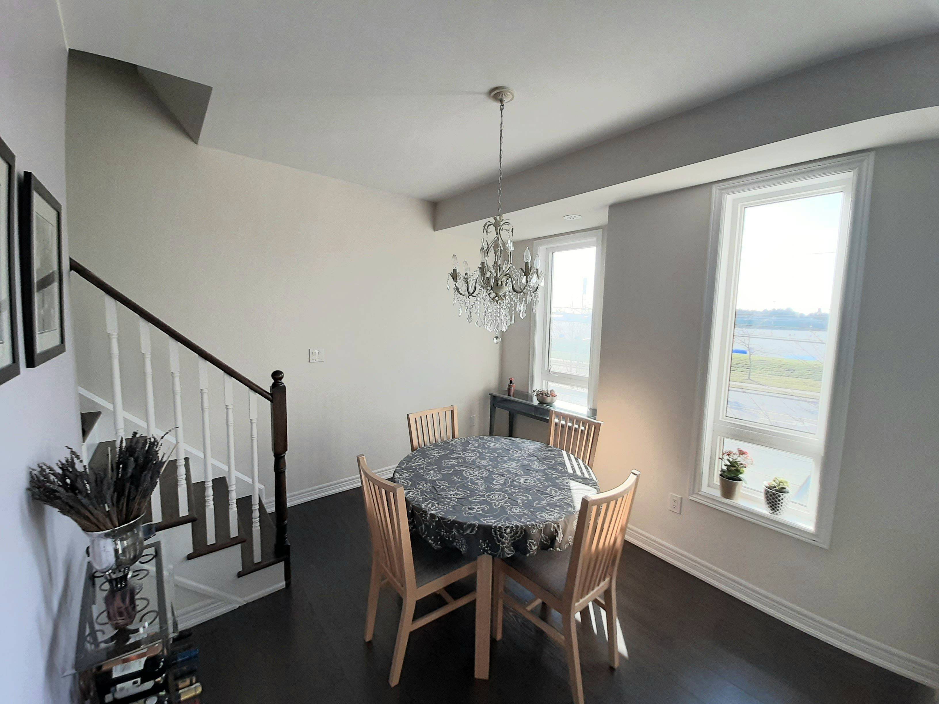 Vaughan, ON L6A 4G5,9601 Jane ST #10