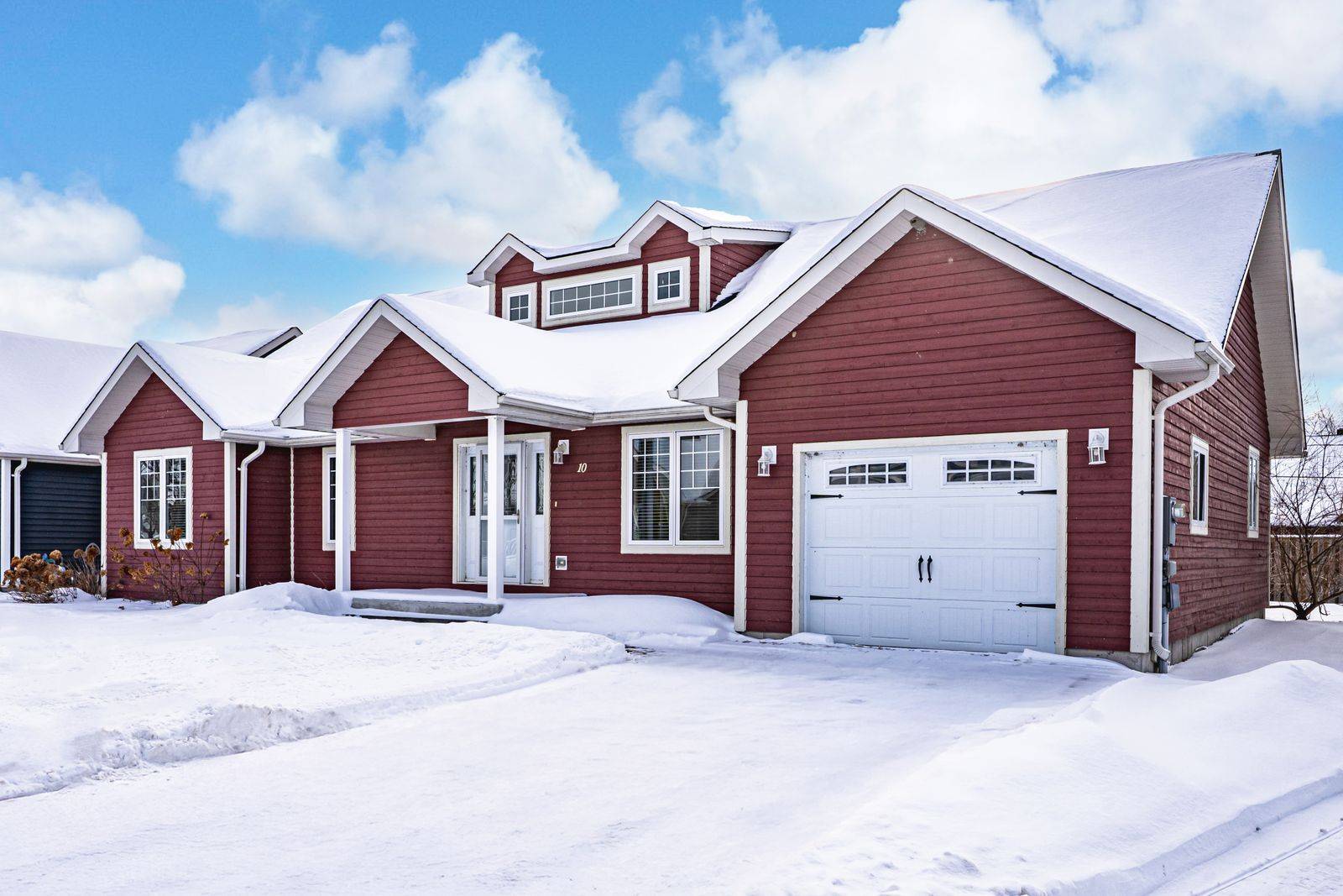 Penetanguishene, ON L9M 0A4,10 Grew CRES