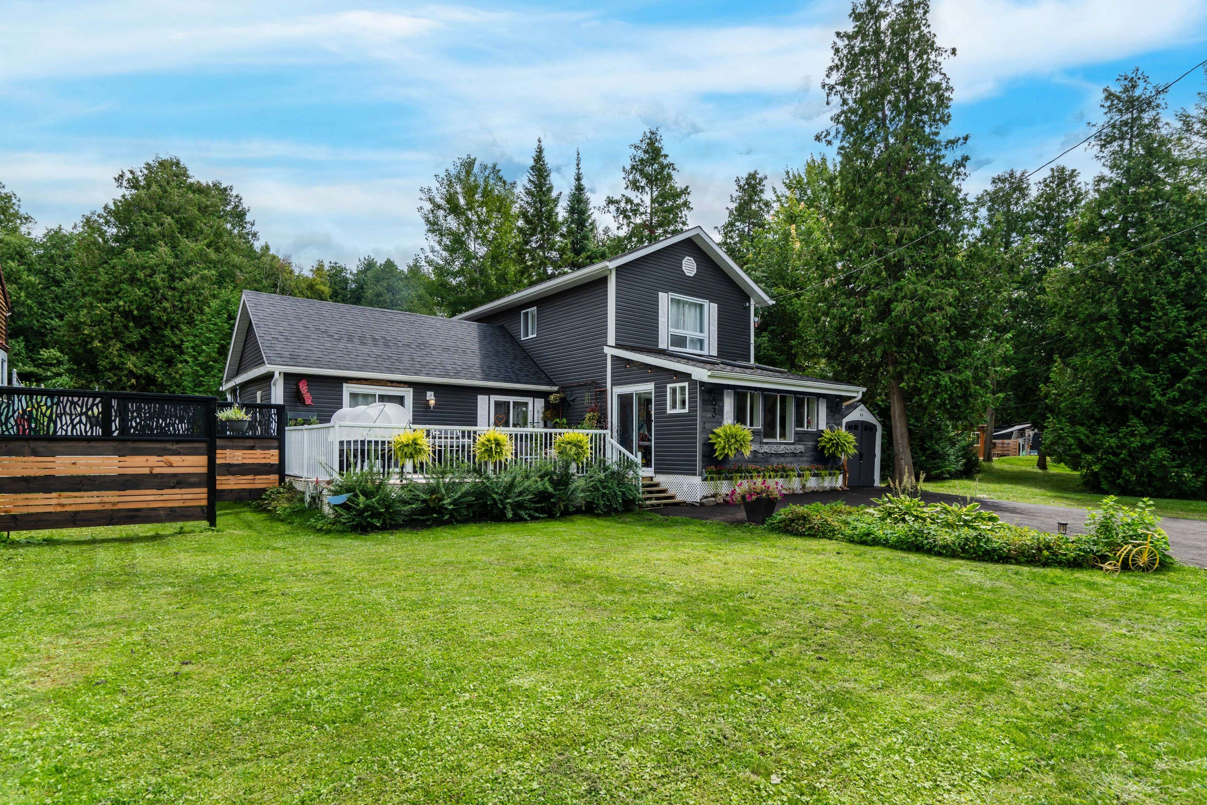 Tay, ON L0K 2C0,83 King RD