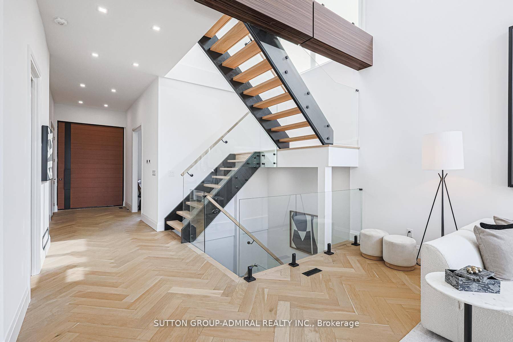 Mississauga, ON L5E 1T7,957 Dormer ST