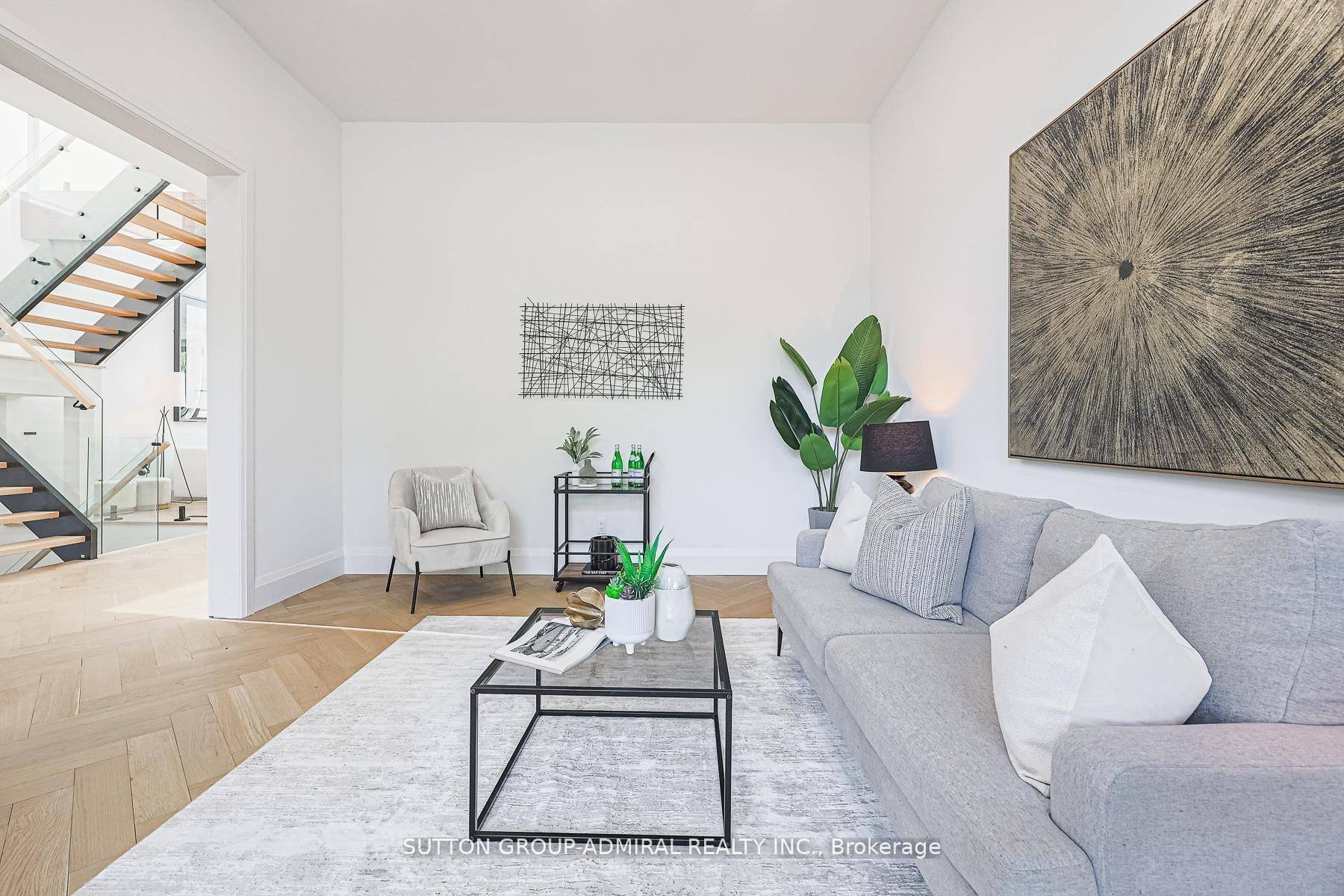 Mississauga, ON L5E 1T7,957 Dormer ST