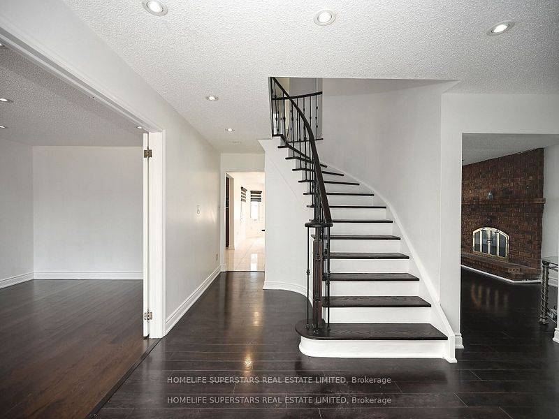 Brampton, ON L6W 4B2,20 Bexley CT