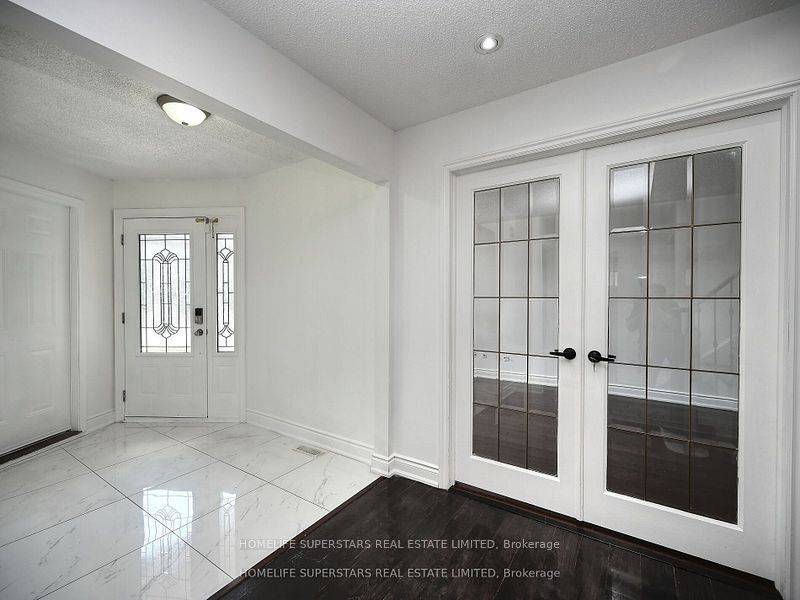 Brampton, ON L6W 4B2,20 Bexley CT