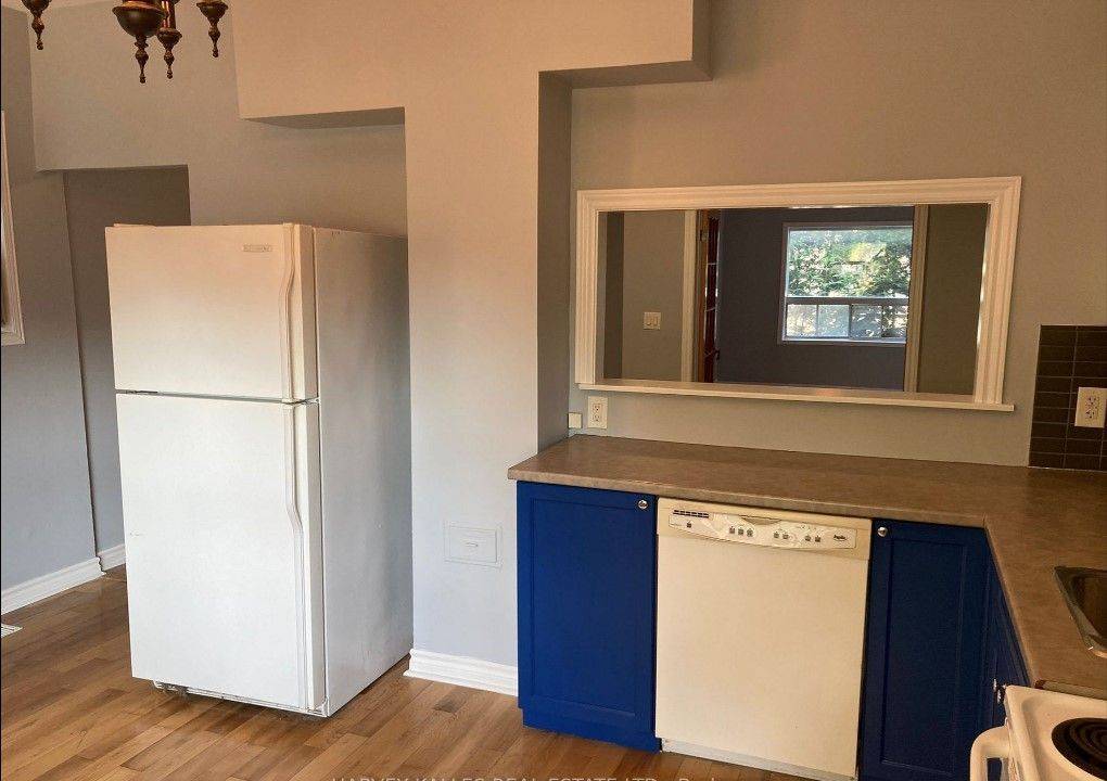 Toronto W02, ON M6H 1Z5,985 Dupont ST #1