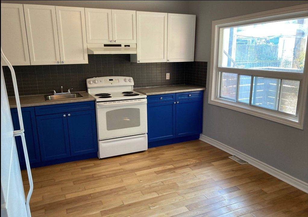 Toronto W02, ON M6H 1Z5,985 Dupont ST #1