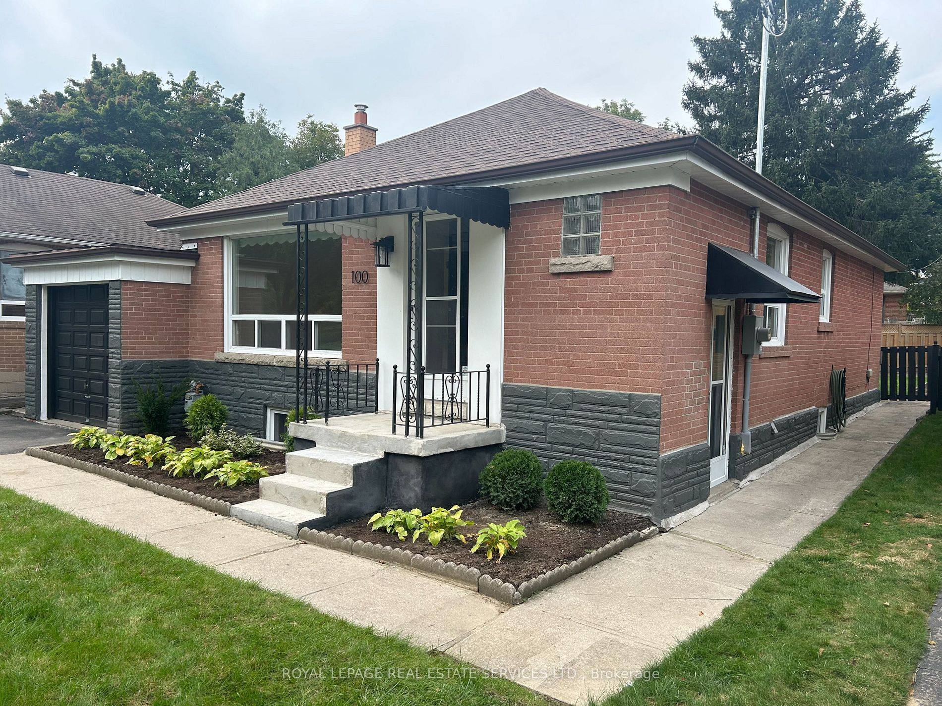 Toronto W07, ON M8Y 4B8,100 Ballacaine DR