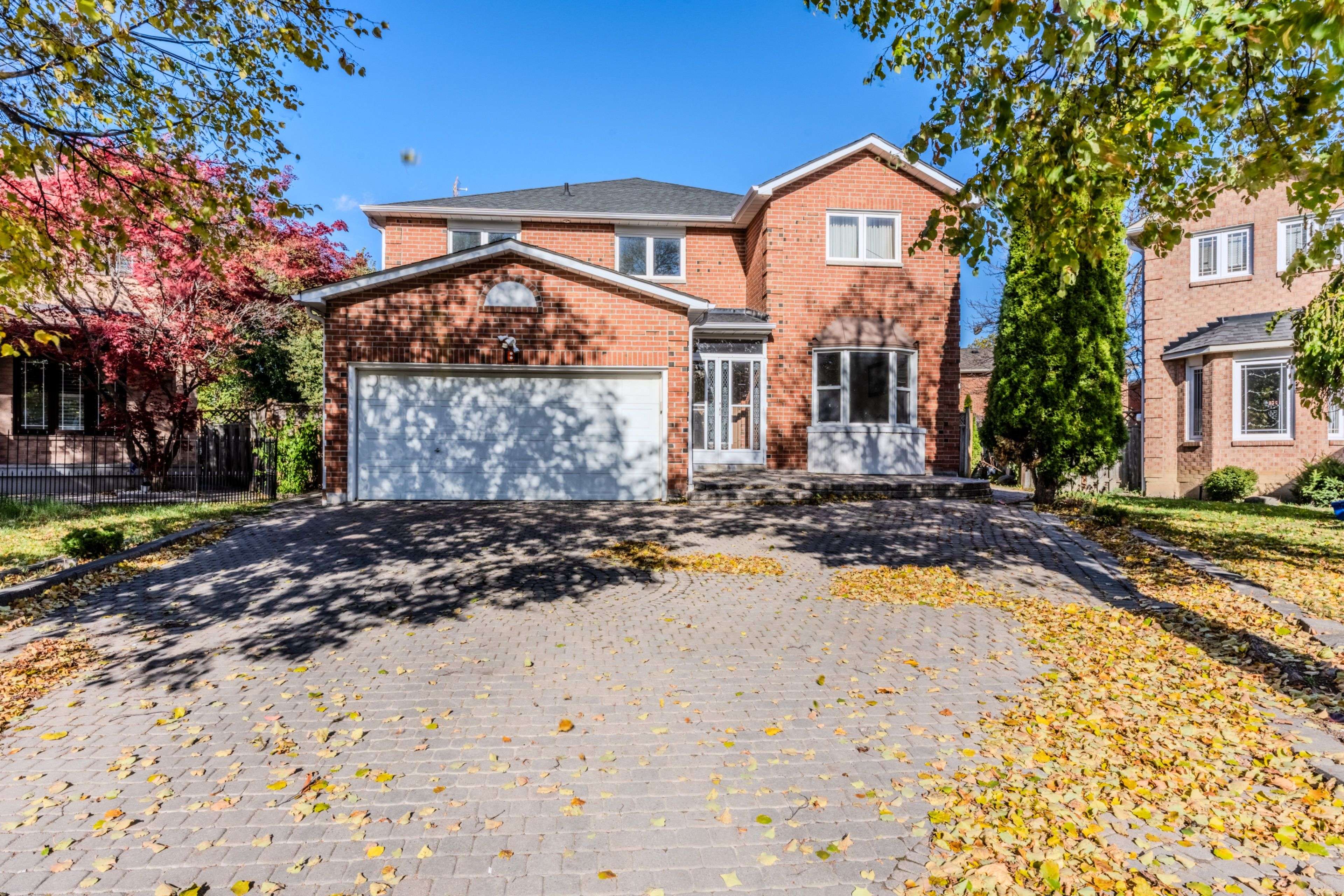 Brampton, ON L6Z 2V3,8 Dingwall CT