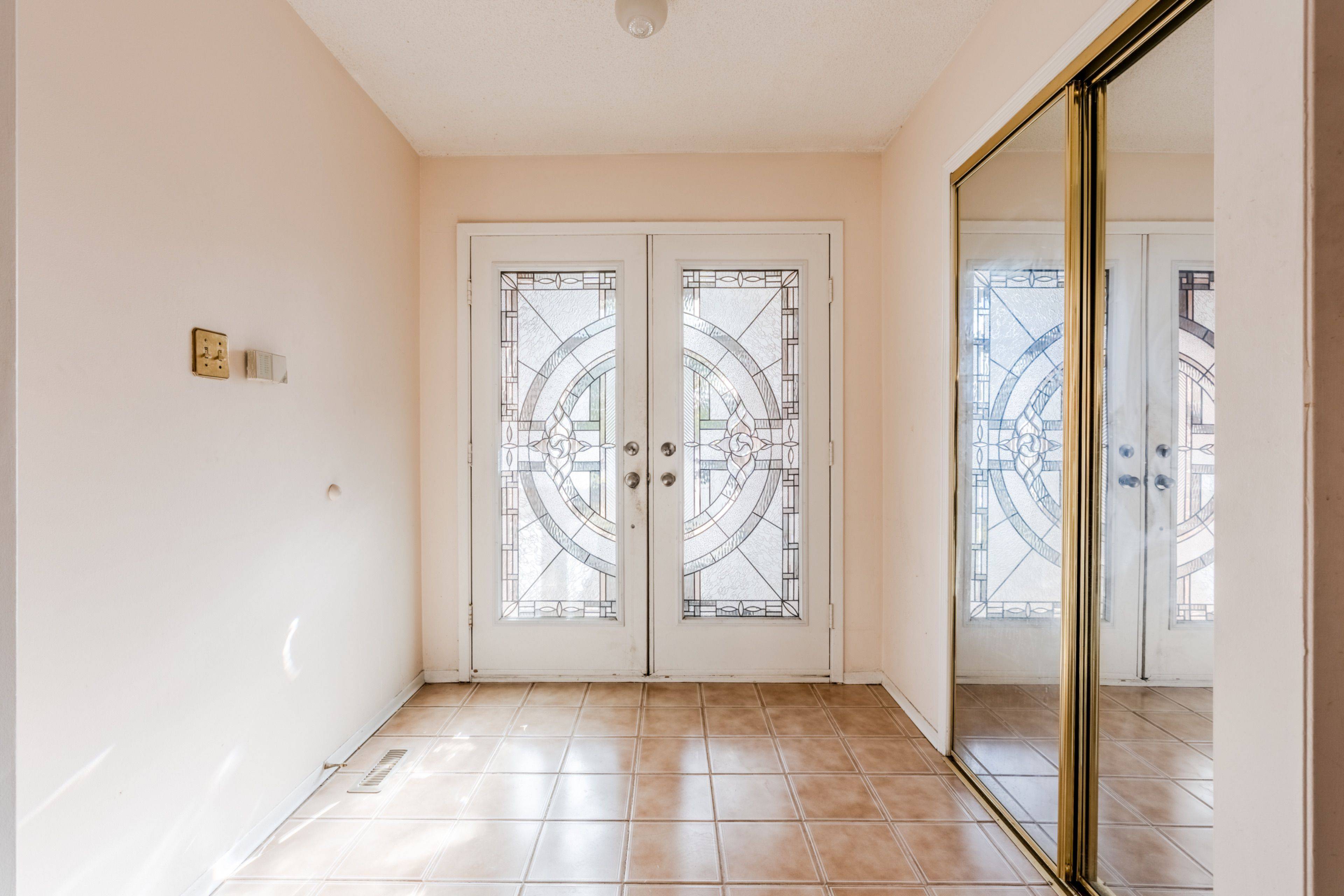 Brampton, ON L6Z 2V3,8 Dingwall CT