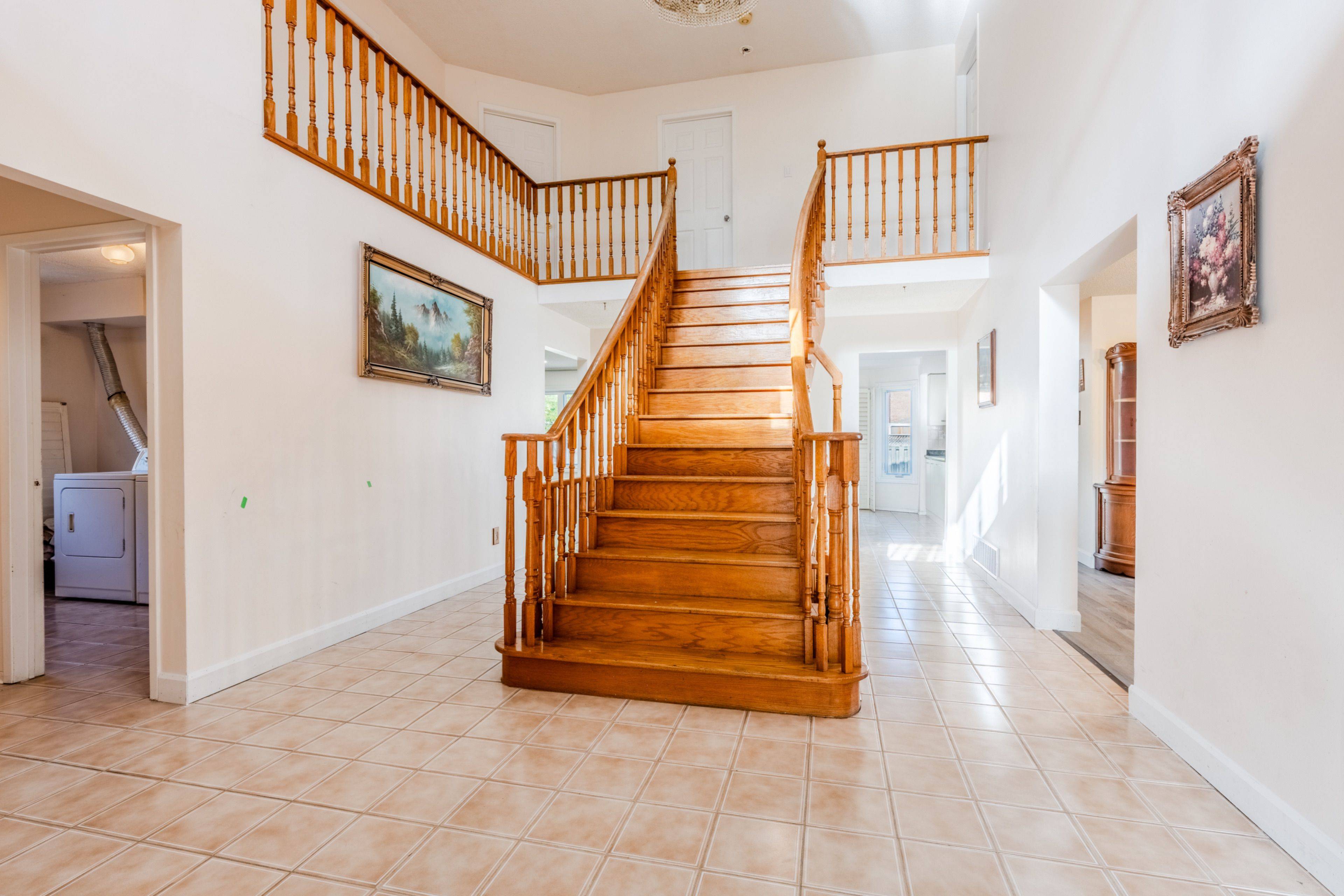 Brampton, ON L6Z 2V3,8 Dingwall CT