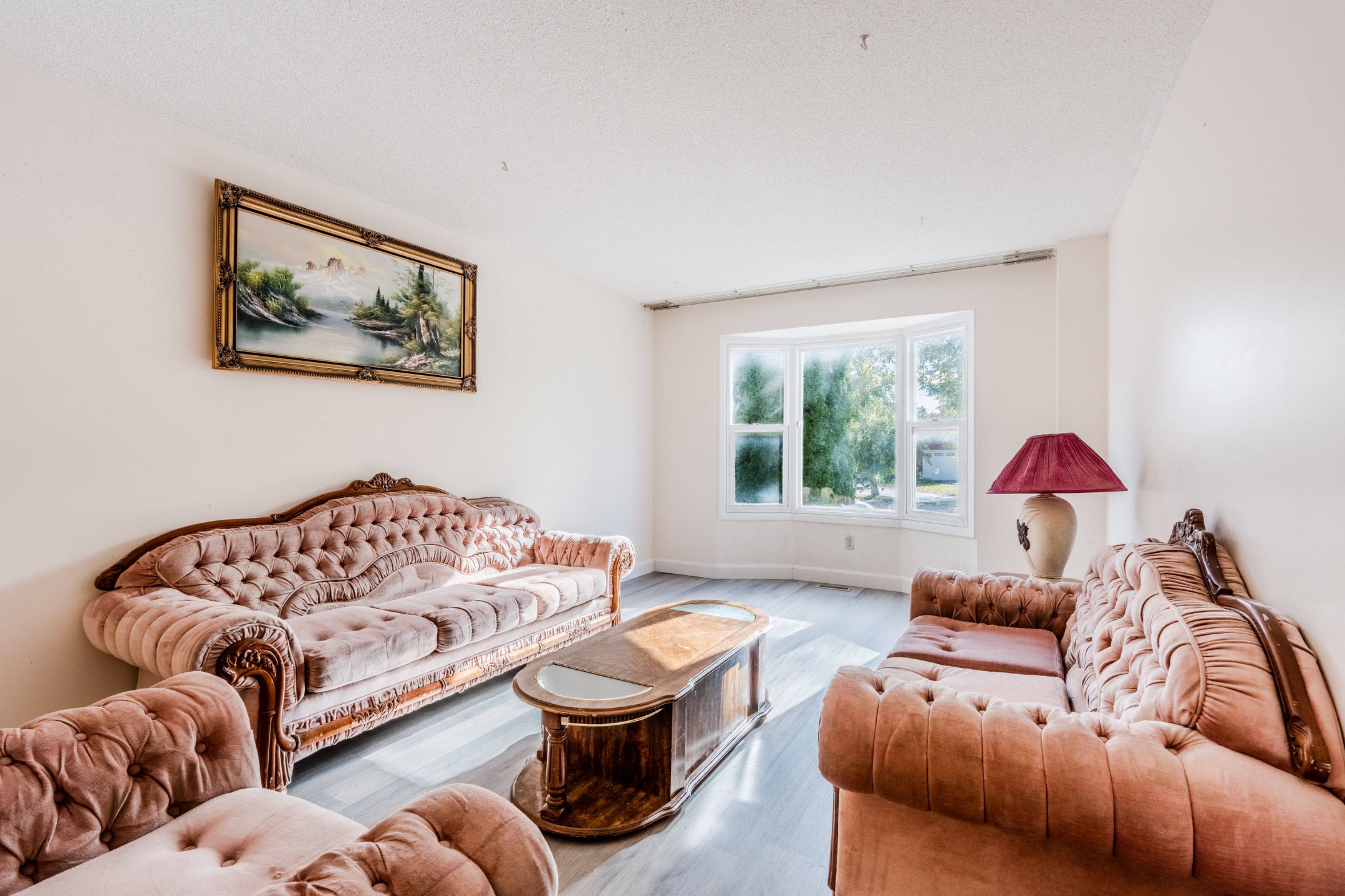 Brampton, ON L6Z 2V3,8 Dingwall CT