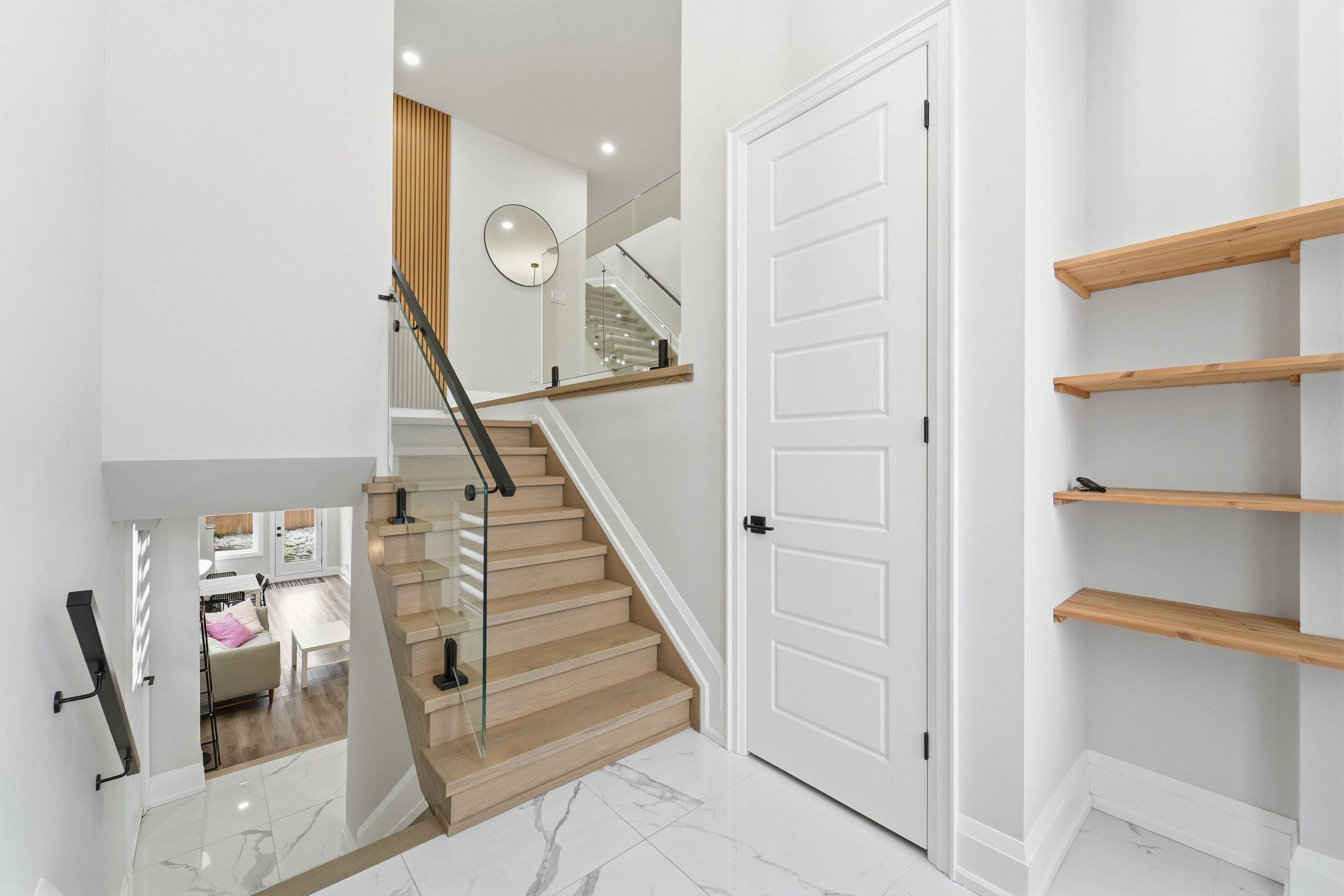 Mississauga, ON L5E 1J6,922 Fourth ST