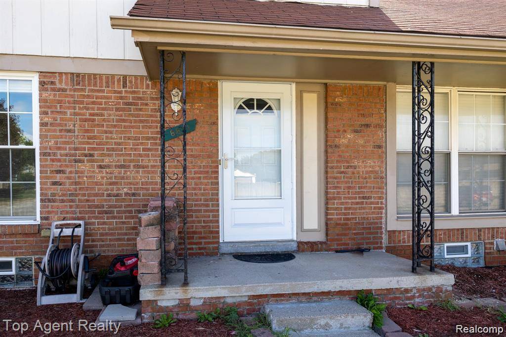 Sterling Heights, MI 48312,8841 Sunrise DR