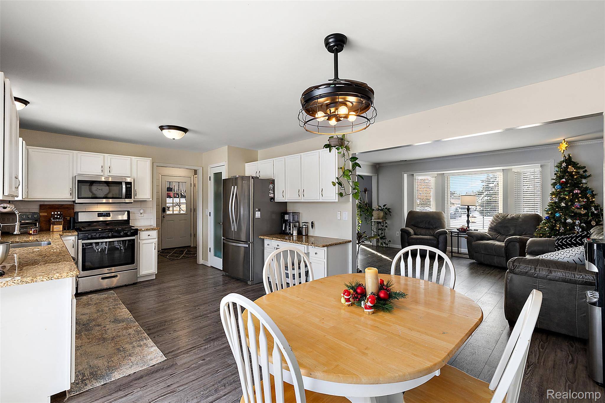 Almont, MI 48003,3373 Glover RD