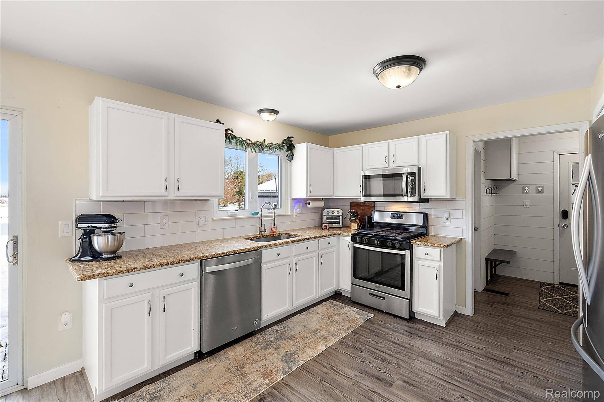 Almont, MI 48003,3373 Glover RD