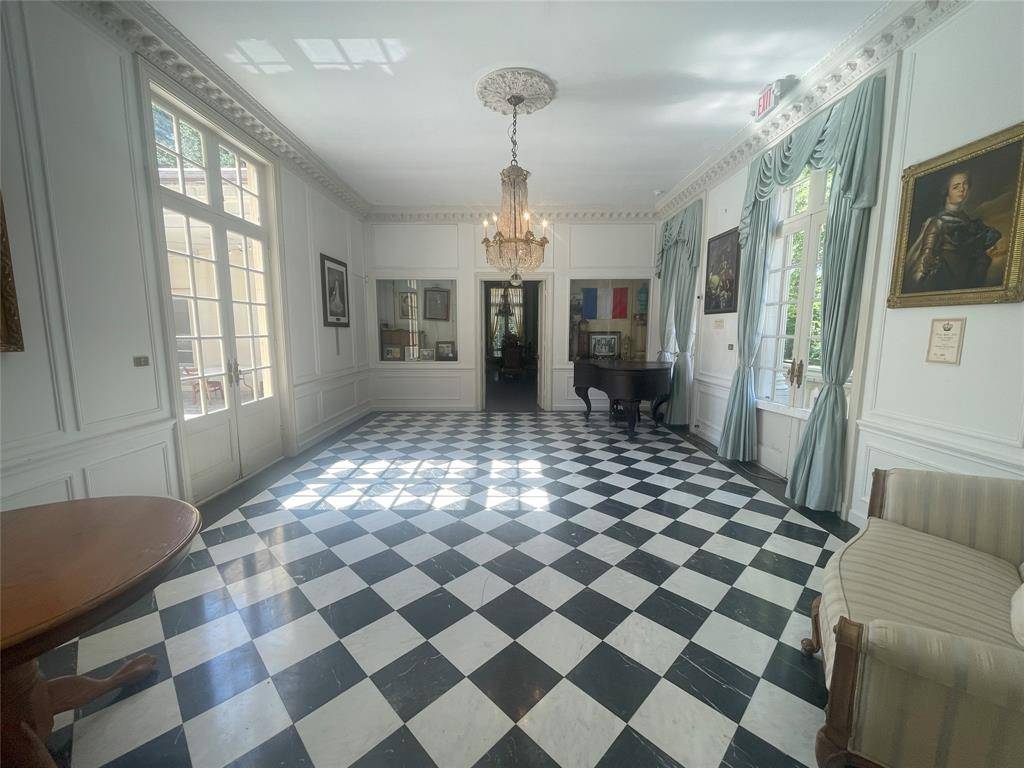 Atlanta, TX 75551,802 N Louise Street