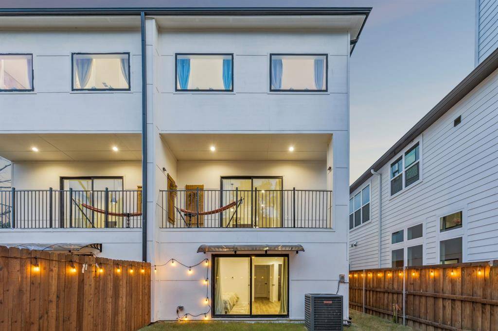 Dallas, TX 75212,909 Bayonne Street