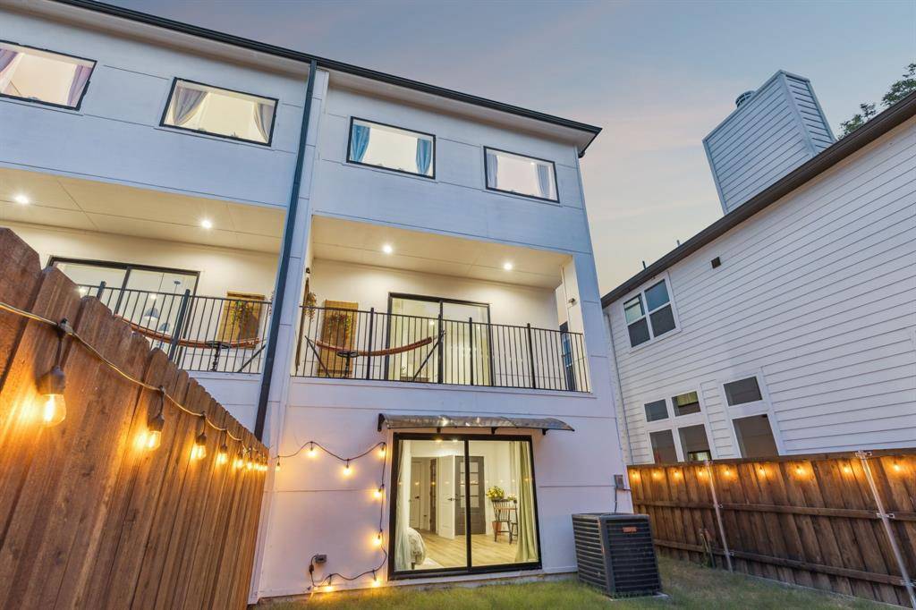 Dallas, TX 75212,909 Bayonne Street