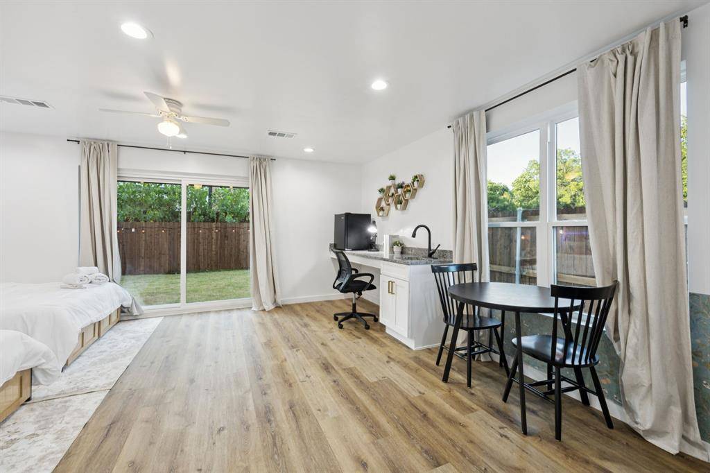 Dallas, TX 75212,907 Bayonne Street