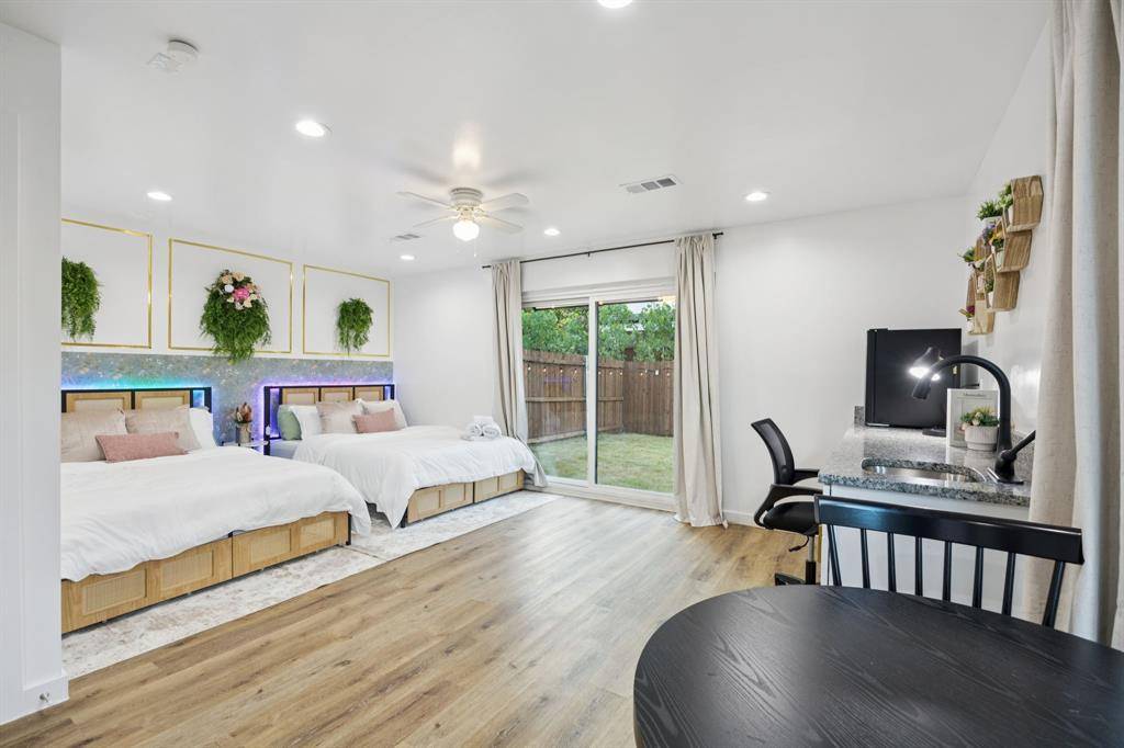 907 Bayonne Street, Dallas, TX 75212