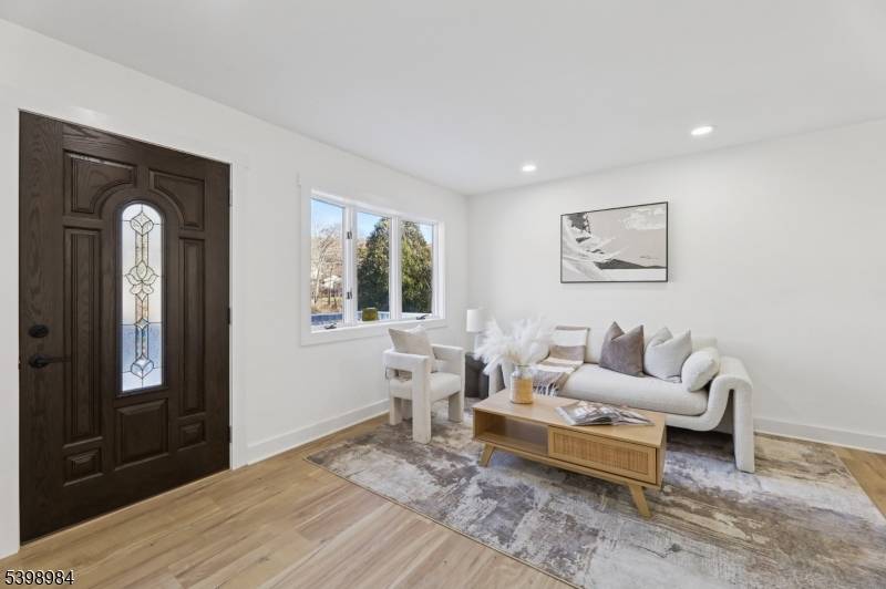 Hopatcong Boro, NJ 07874,36 Ruth St