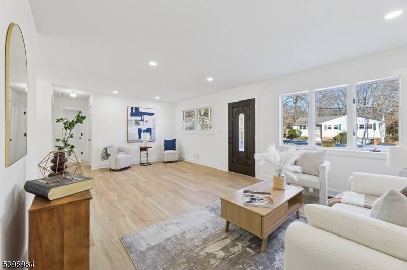 Hopatcong Boro, NJ 07874,36 Ruth St