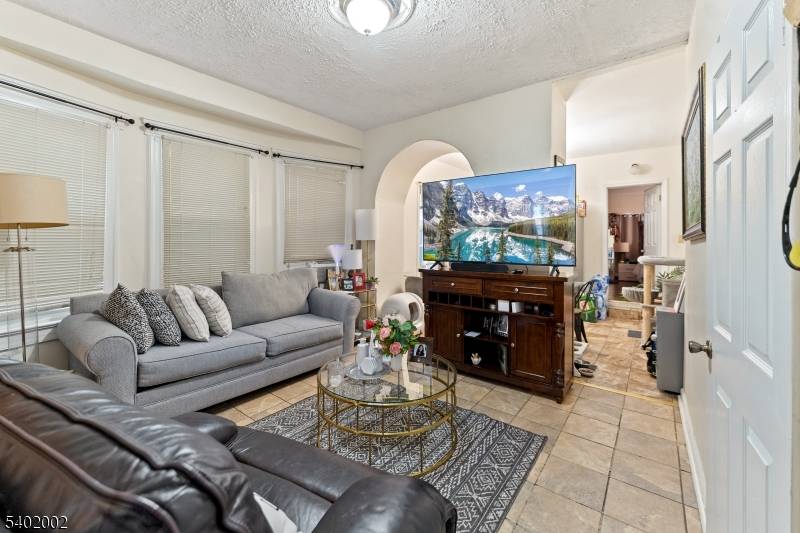 Jersey City, NJ 07304,86 Clendenny Ave