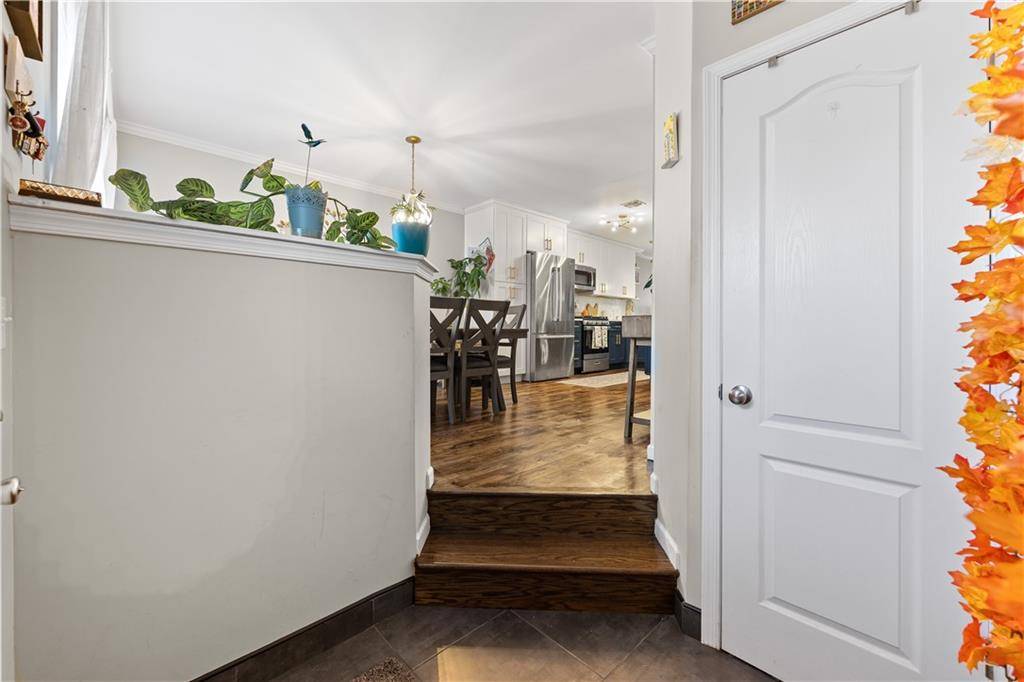 Staten  Island, NY 10304,16 Burgundy LOOP