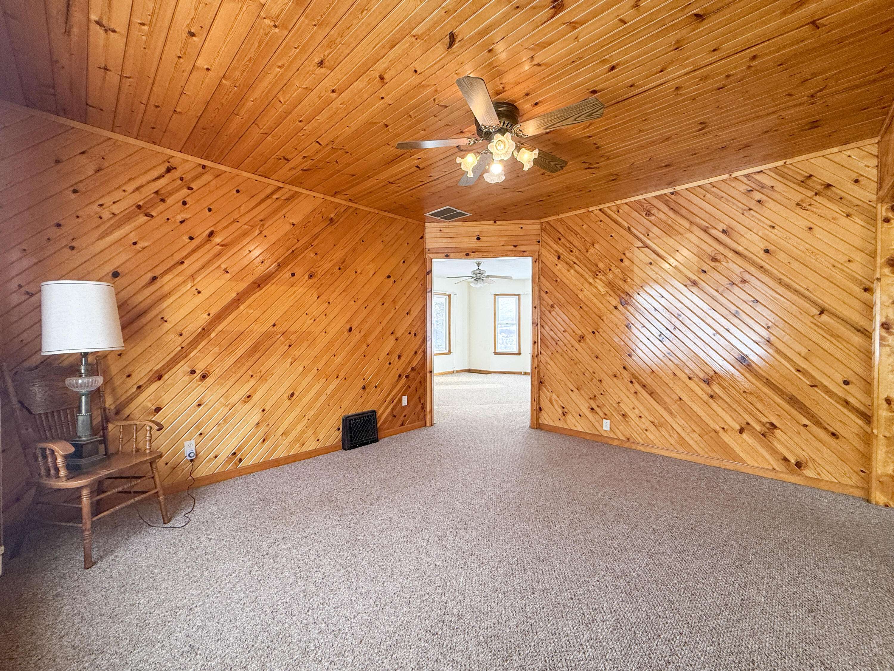 Benton Harbor, MI 49022,566 S Blue Creek RD