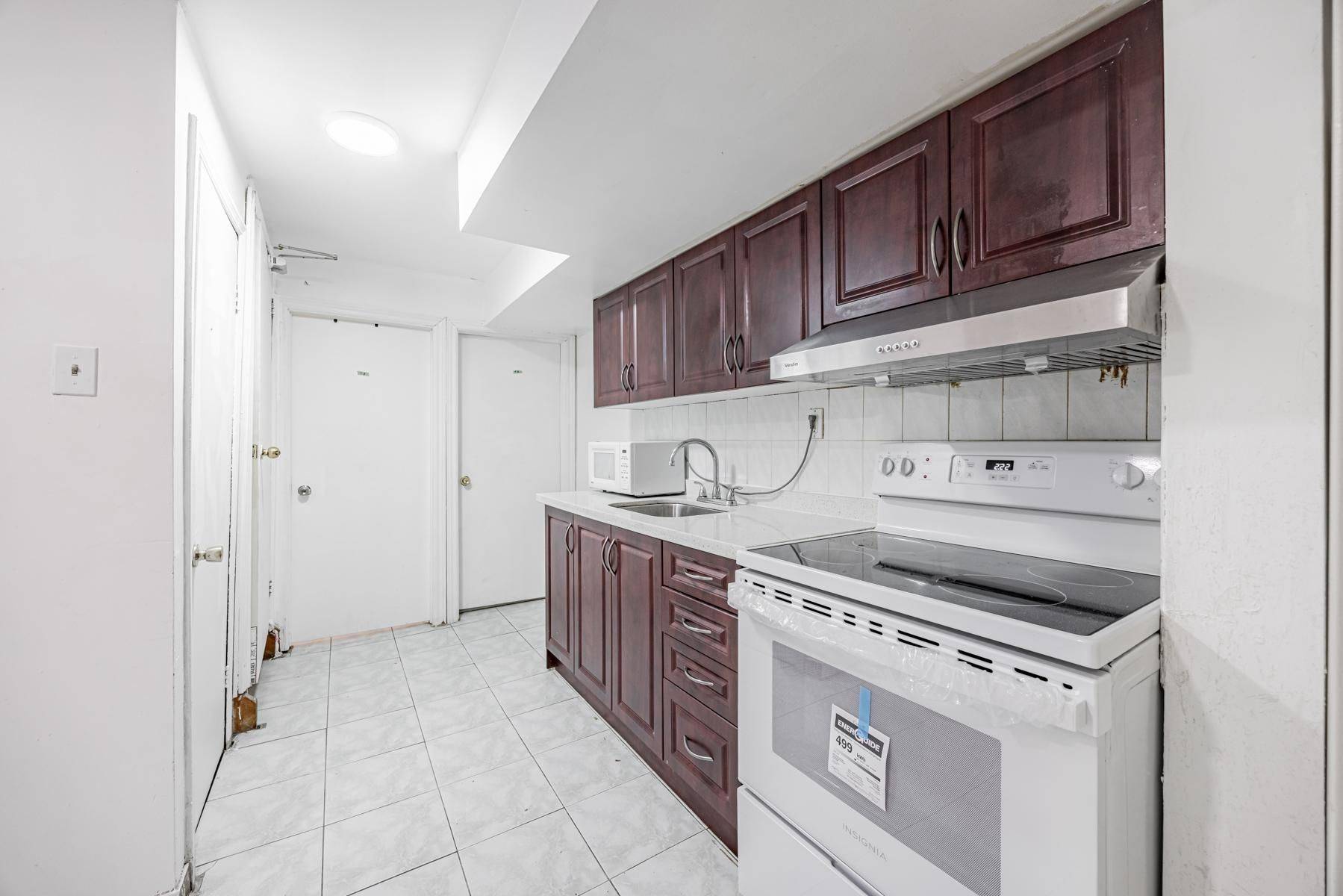 Toronto C01, ON M6J 3R4,144 Wolseley ST #B3