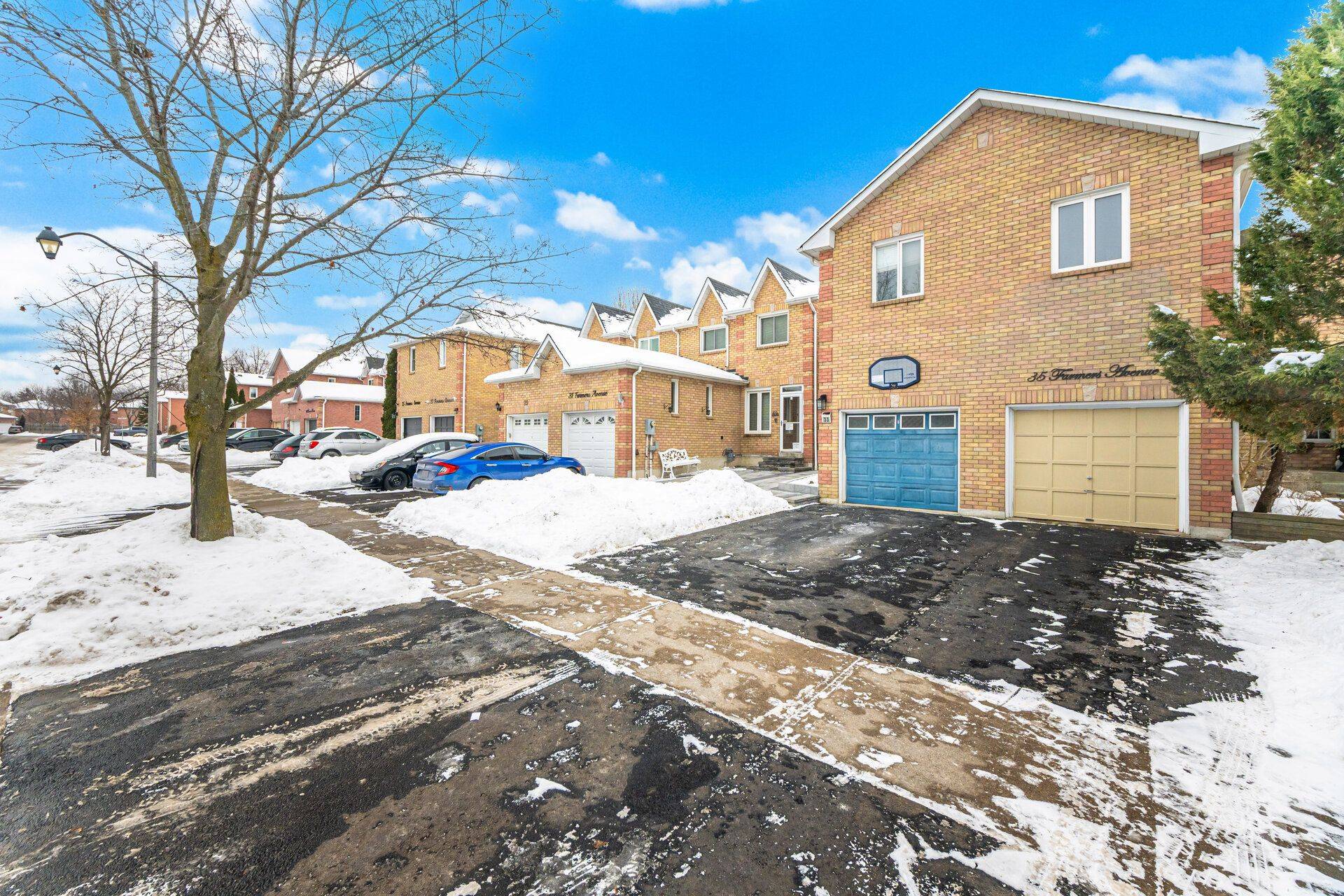 Ajax, ON L1T 3T1,33 Farmers AVE