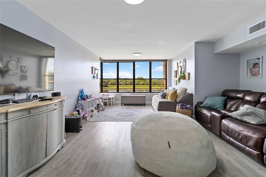 Coconut Creek, FL 33066,2767 Carambola Cir #203