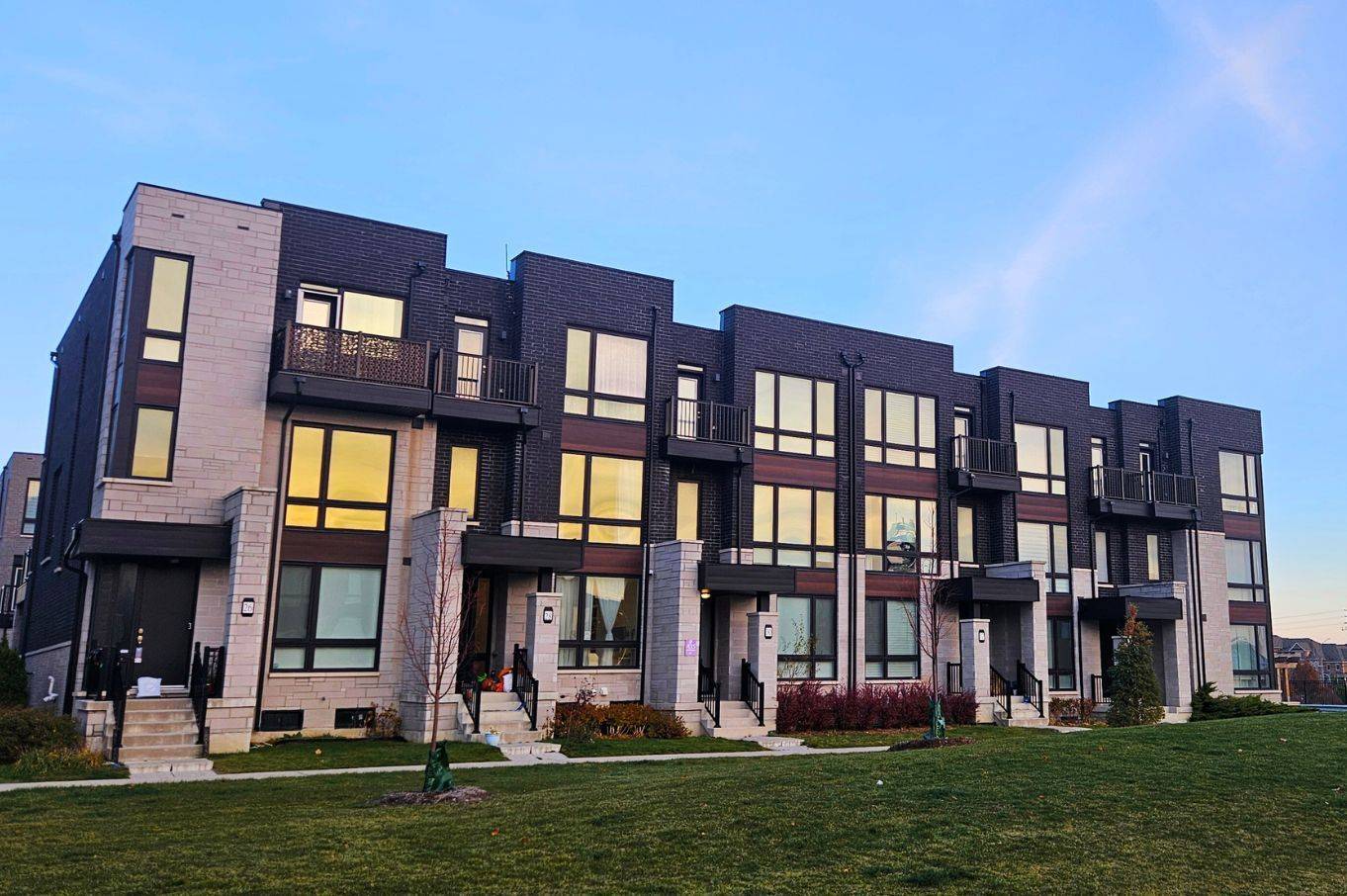 Markham, ON L6C 0Z5,30 Hammersmith LN