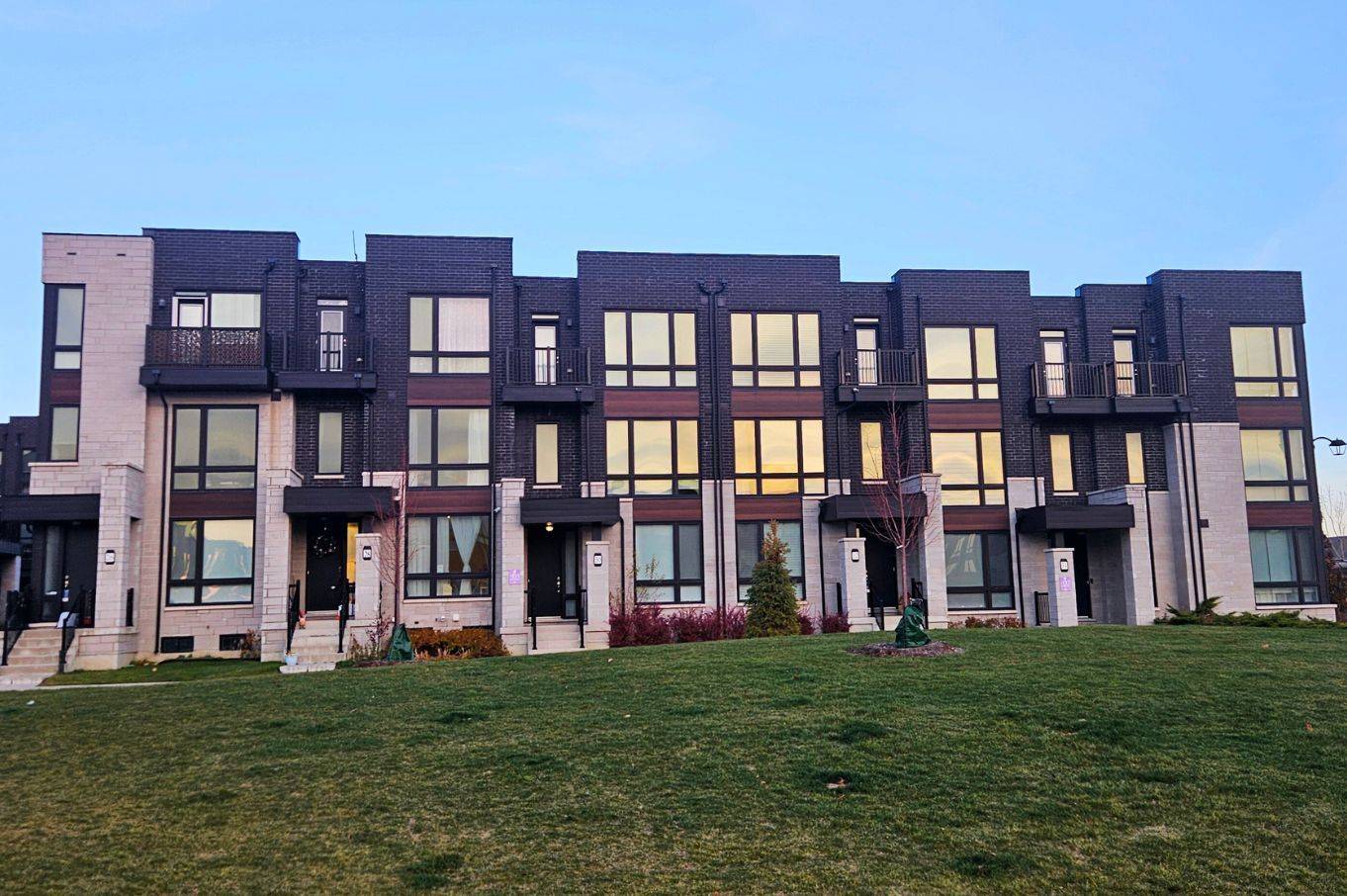 Markham, ON L6C 0Z5,30 Hammersmith LN