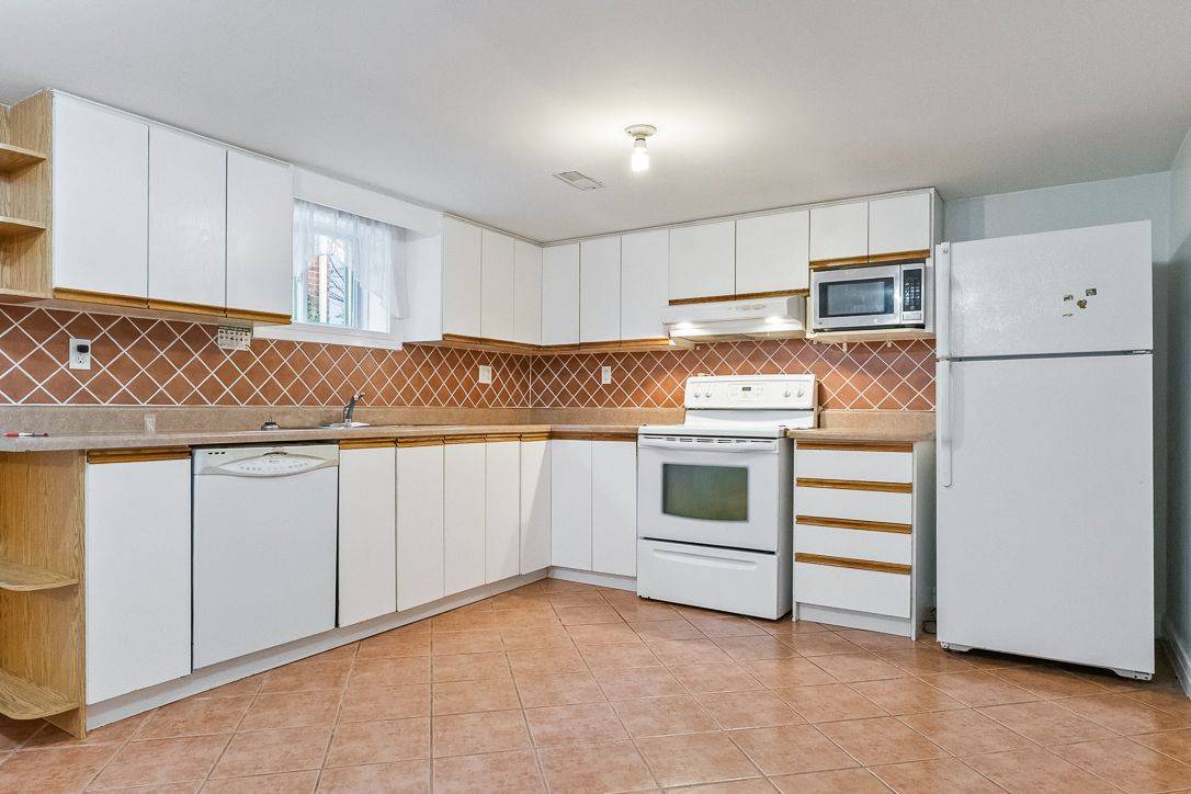 Oakville, ON L6K 2P2,249 Southview RD #Lower