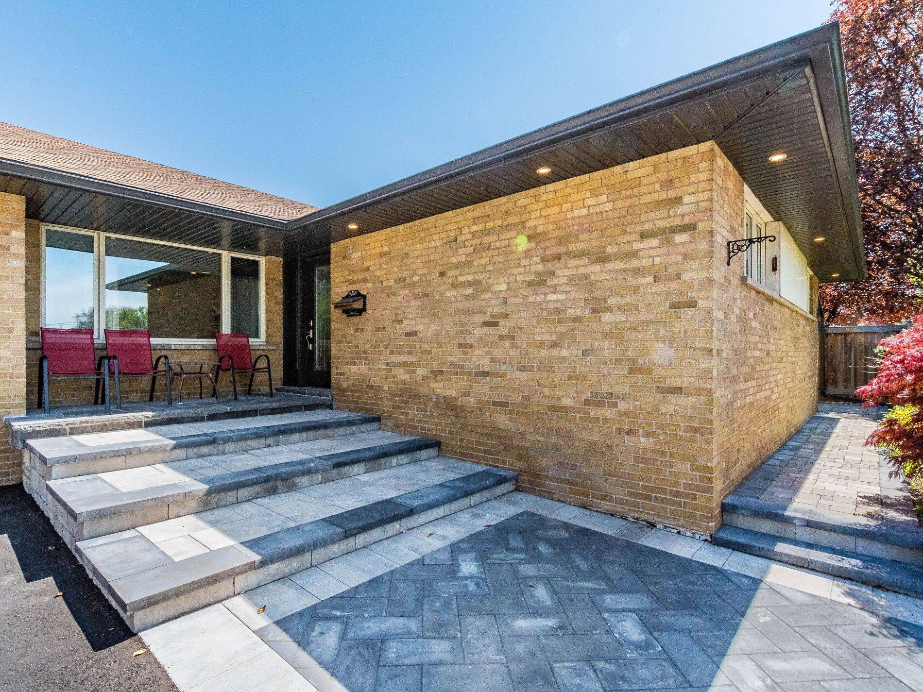 Mississauga, ON L5N 1G8,37 Suburban DR