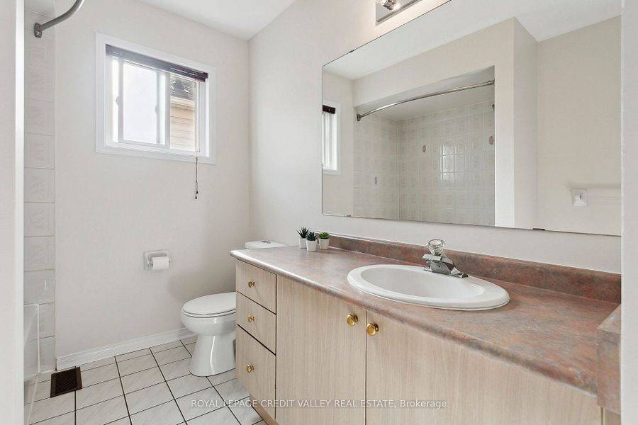 Brampton, ON L7A 1Y8,95 Woodhaven DR