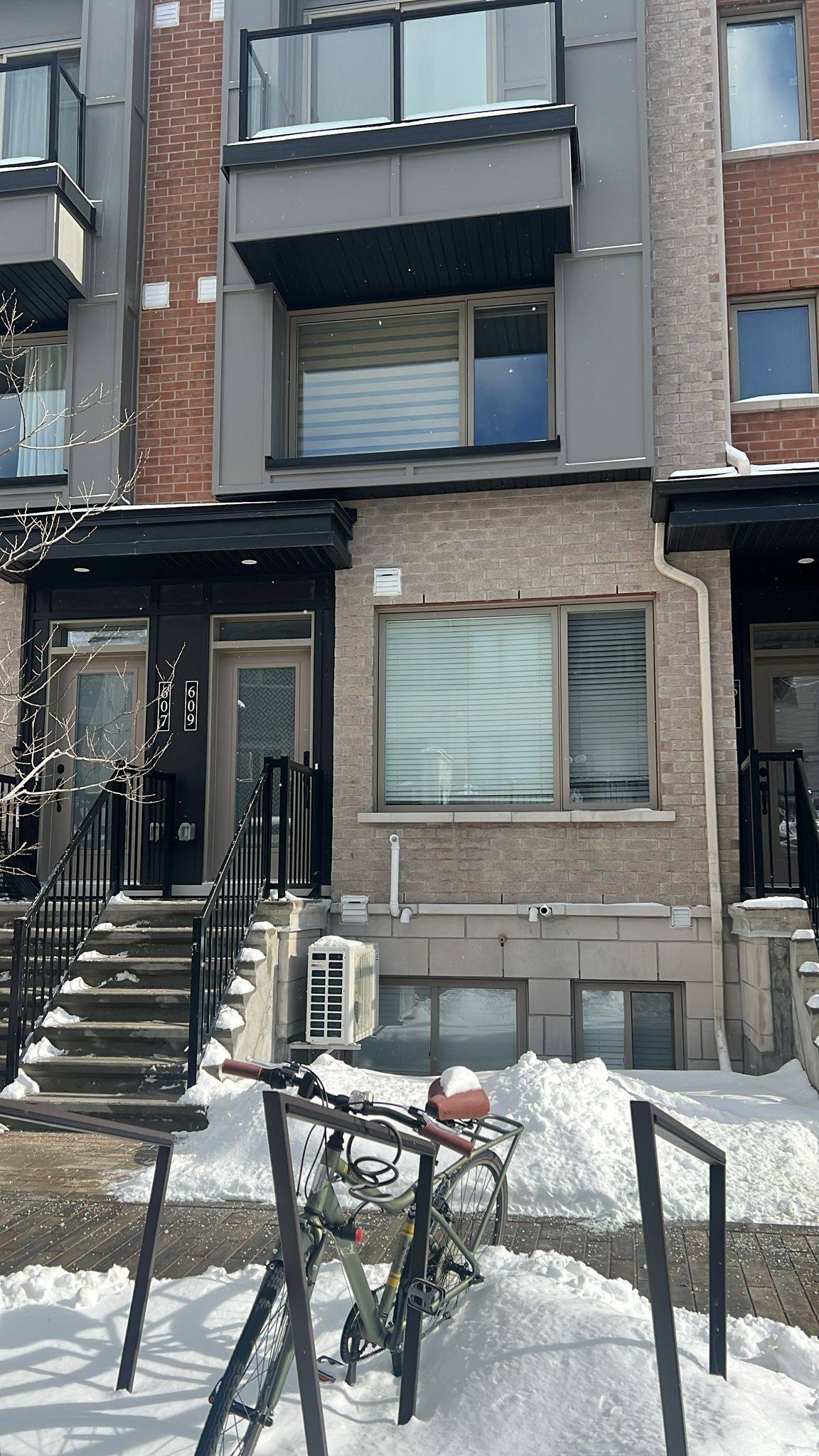 Manor Park - Cardinal Glen And Area, ON K1K 5A3,609 Makwa Private