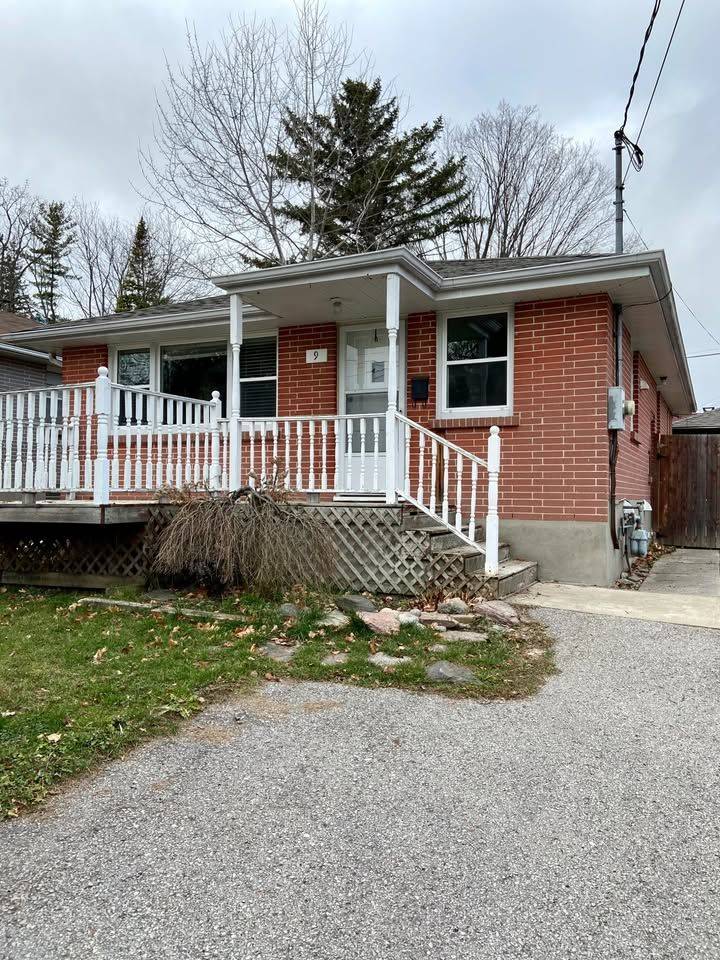 Peterborough, ON K9H 4Y9,9 Cluxton ST