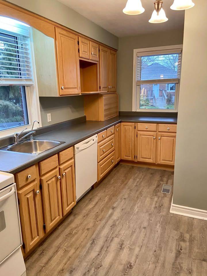 Peterborough, ON K9H 4Y9,9 Cluxton ST