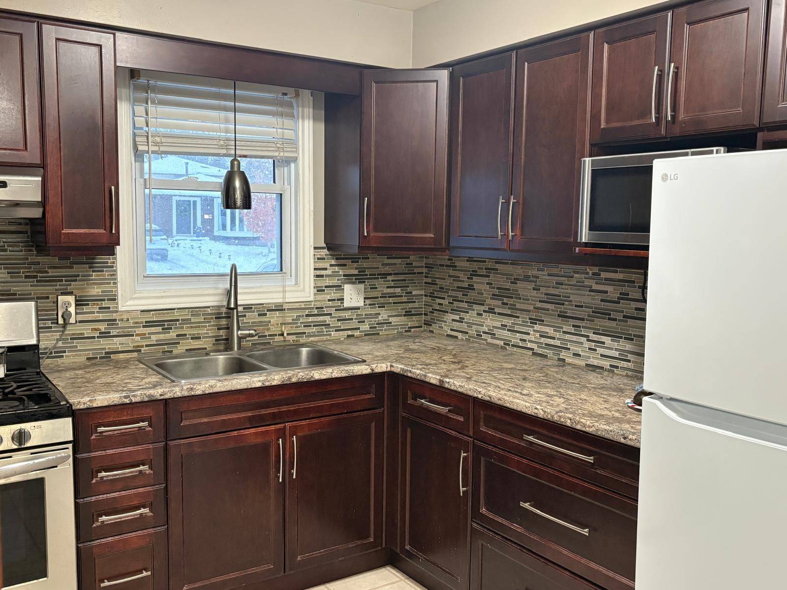 London South, ON N5Z 3K9,34 Glenroy RD