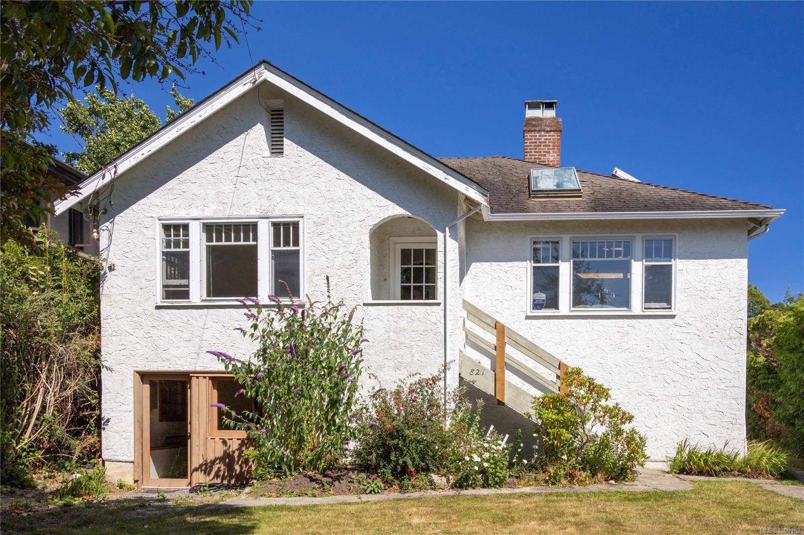 Oak Bay, BC V8S 5C8,821 Newport Ave