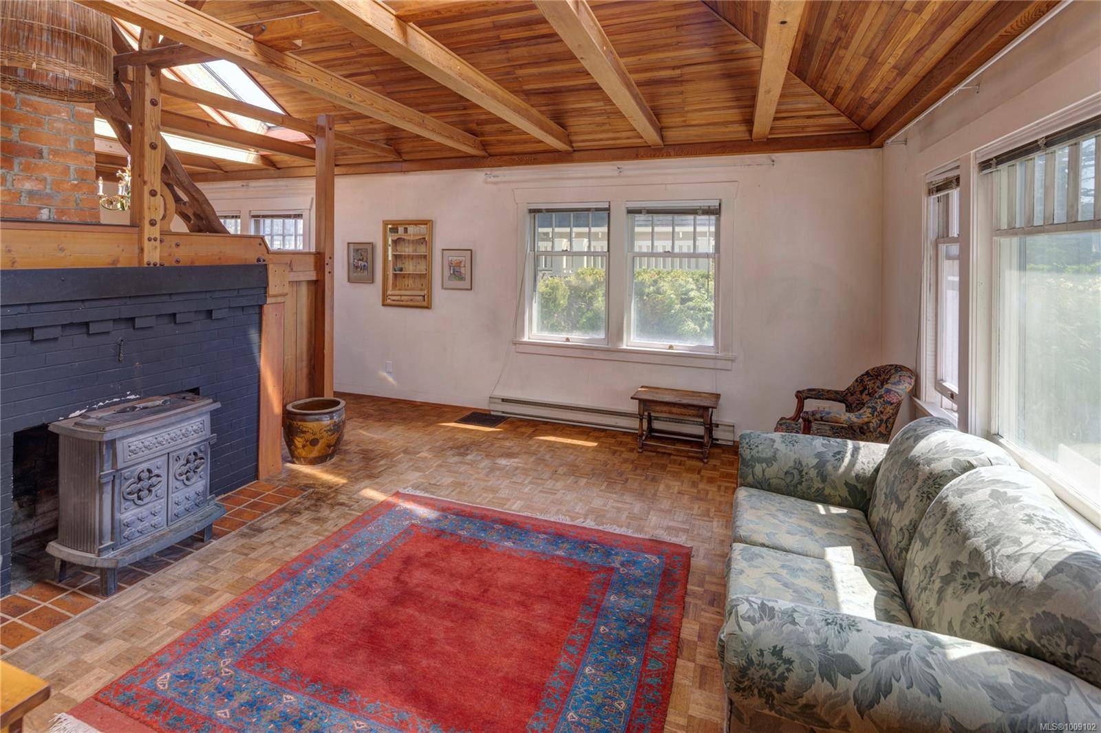 Oak Bay, BC V8S 5C8,821 Newport Ave