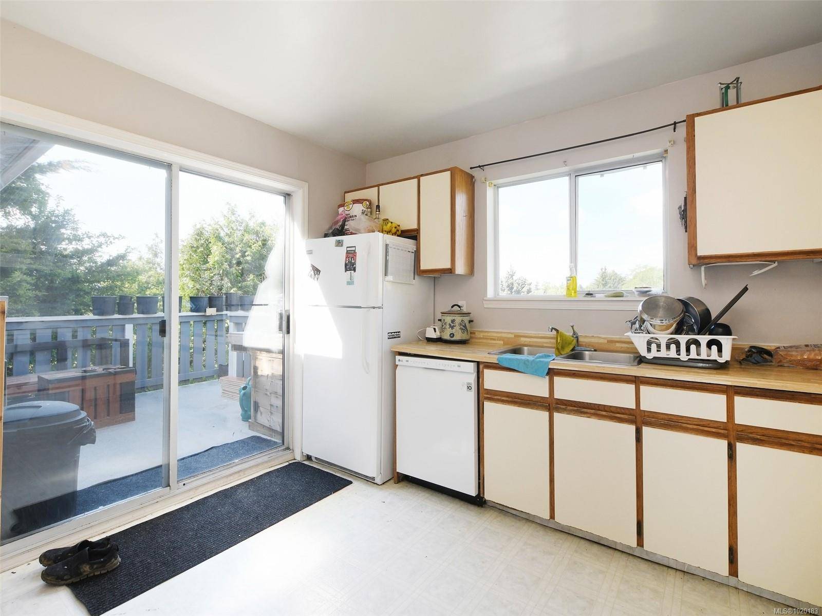 Saanich, BC V8X 2A4,3944 Rainbow St