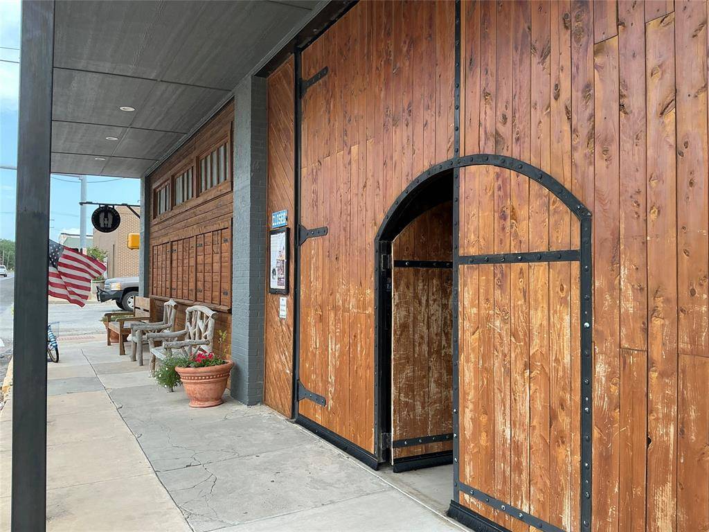 Comanche, TX 76442,120/124 N Austin Street