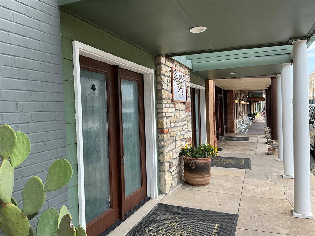 Comanche, TX 76442,120/124 N Austin Street